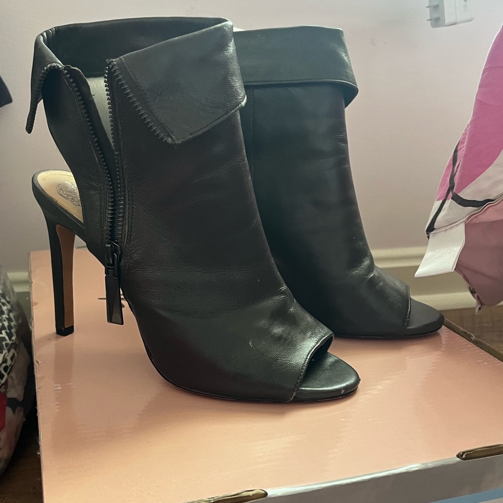 Vince Camuto ankle boots brown size 9M